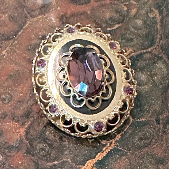 Vintage Coro Brooch Amethyst Purple Heart Filigree MCM Victorian Revival Brooch - Picture 6 of 13
